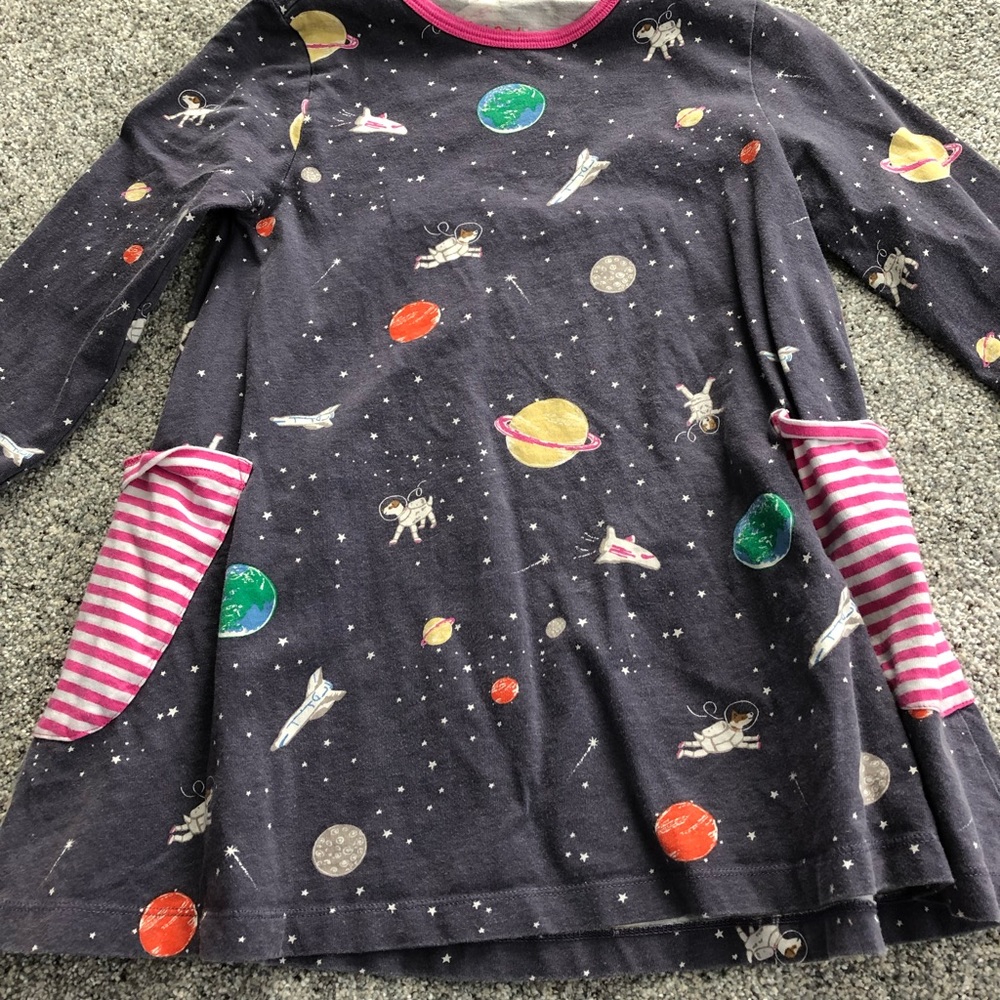 Size 7-8 Boden tunic top space puppies